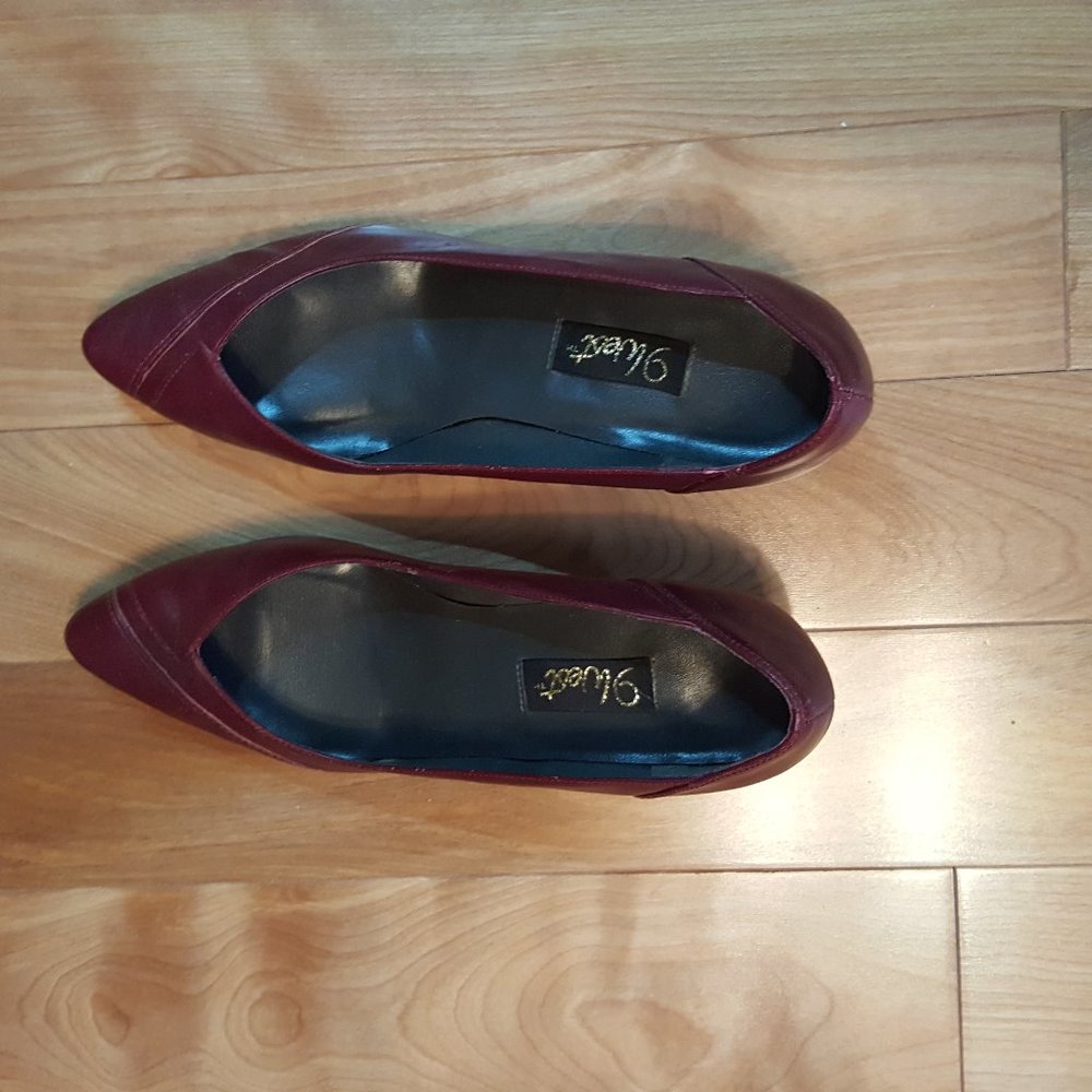 Maroon pumps.size 7.5 M